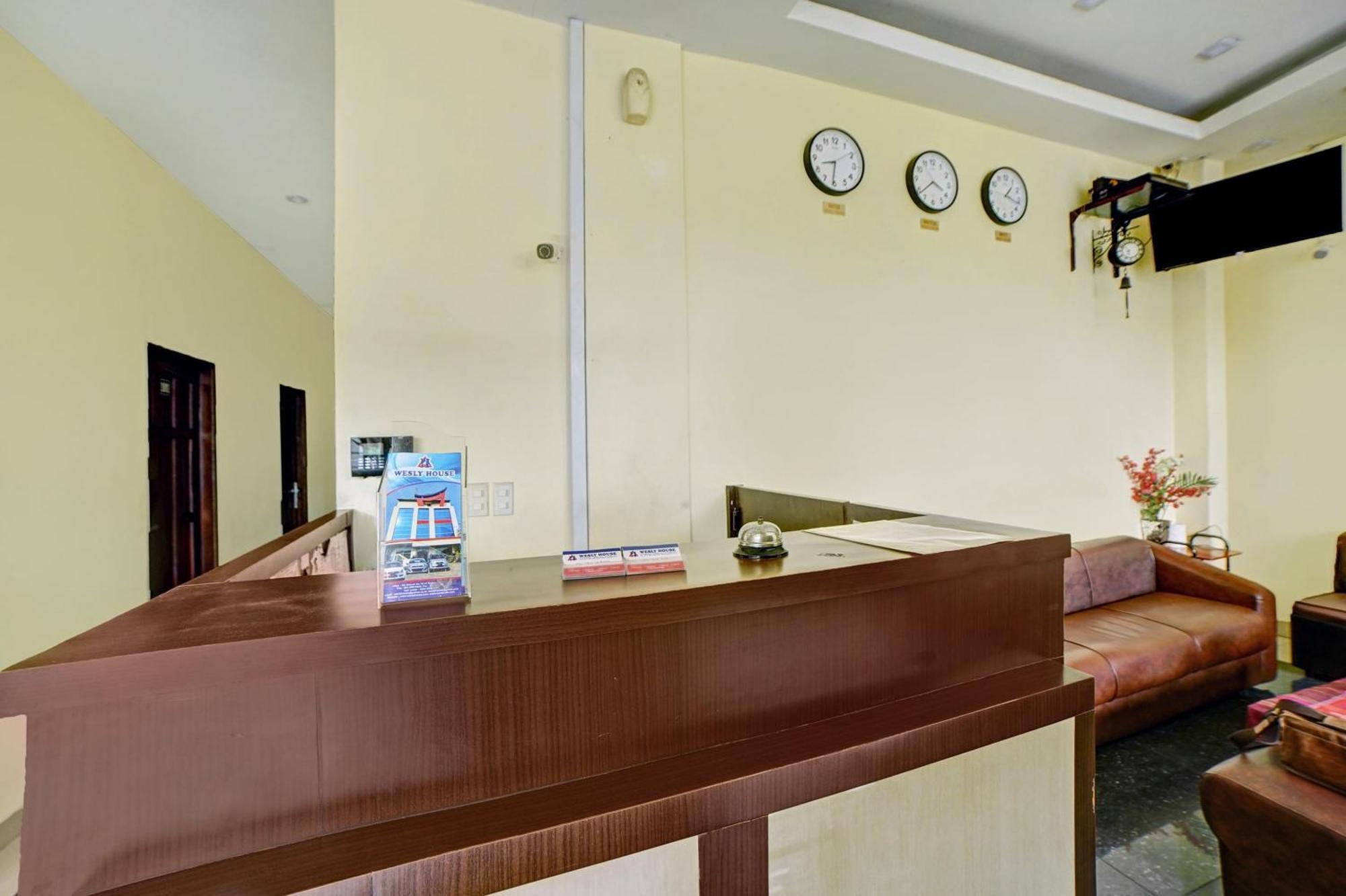 Hotel Super Oyo 90565 Wesly House Medan Exterior foto