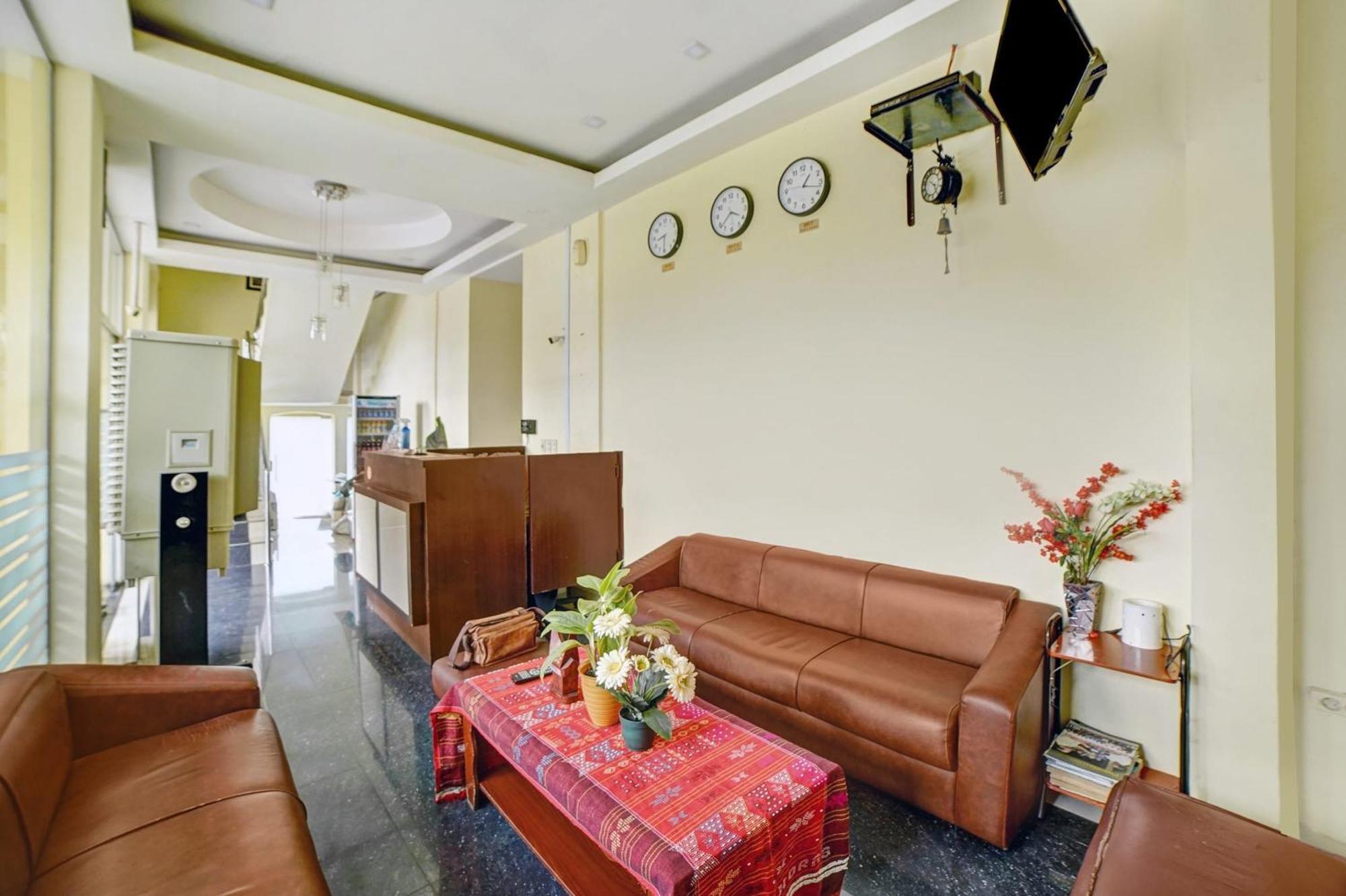 Hotel Super Oyo 90565 Wesly House Medan Exterior foto