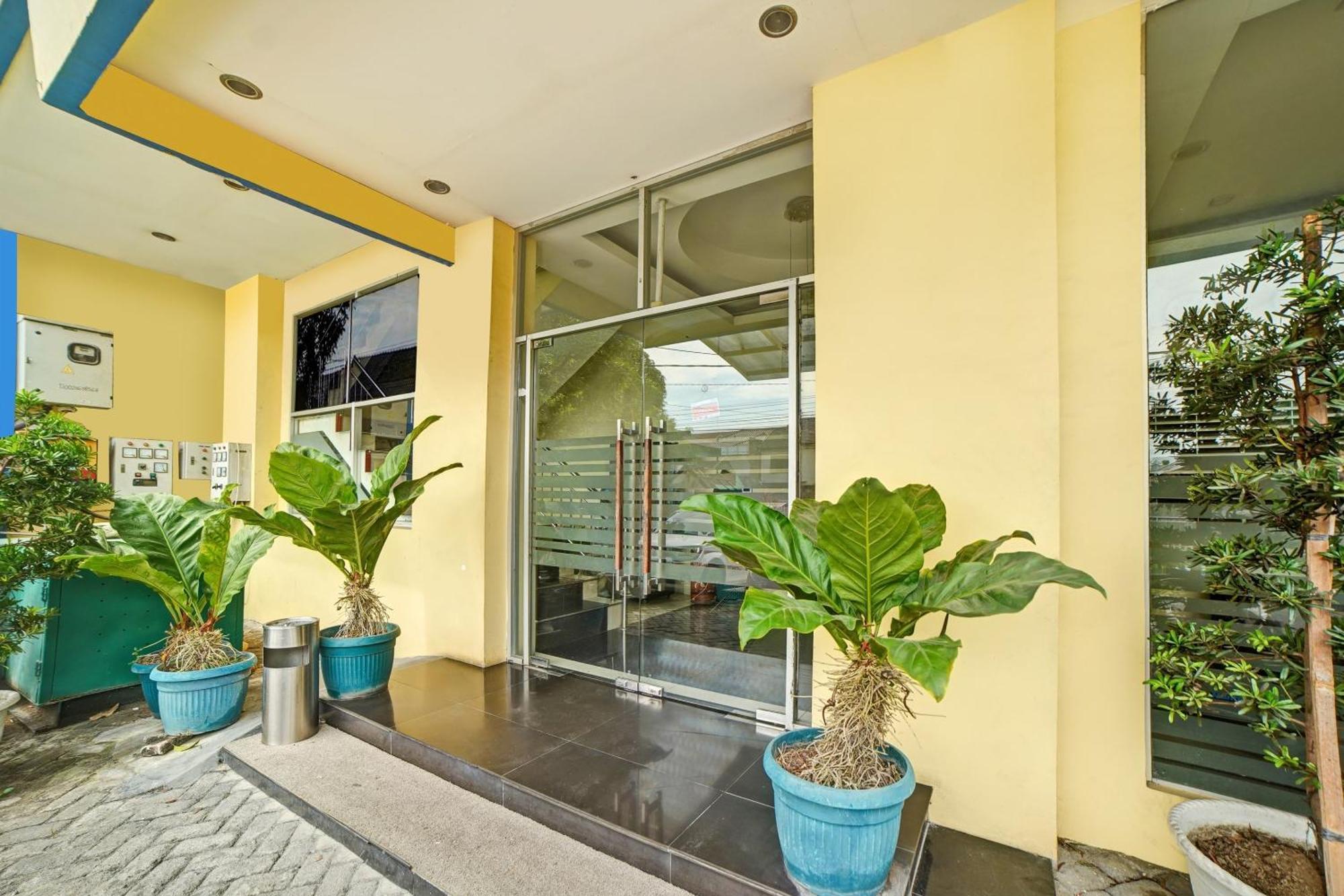 Hotel Super Oyo 90565 Wesly House Medan Exterior foto