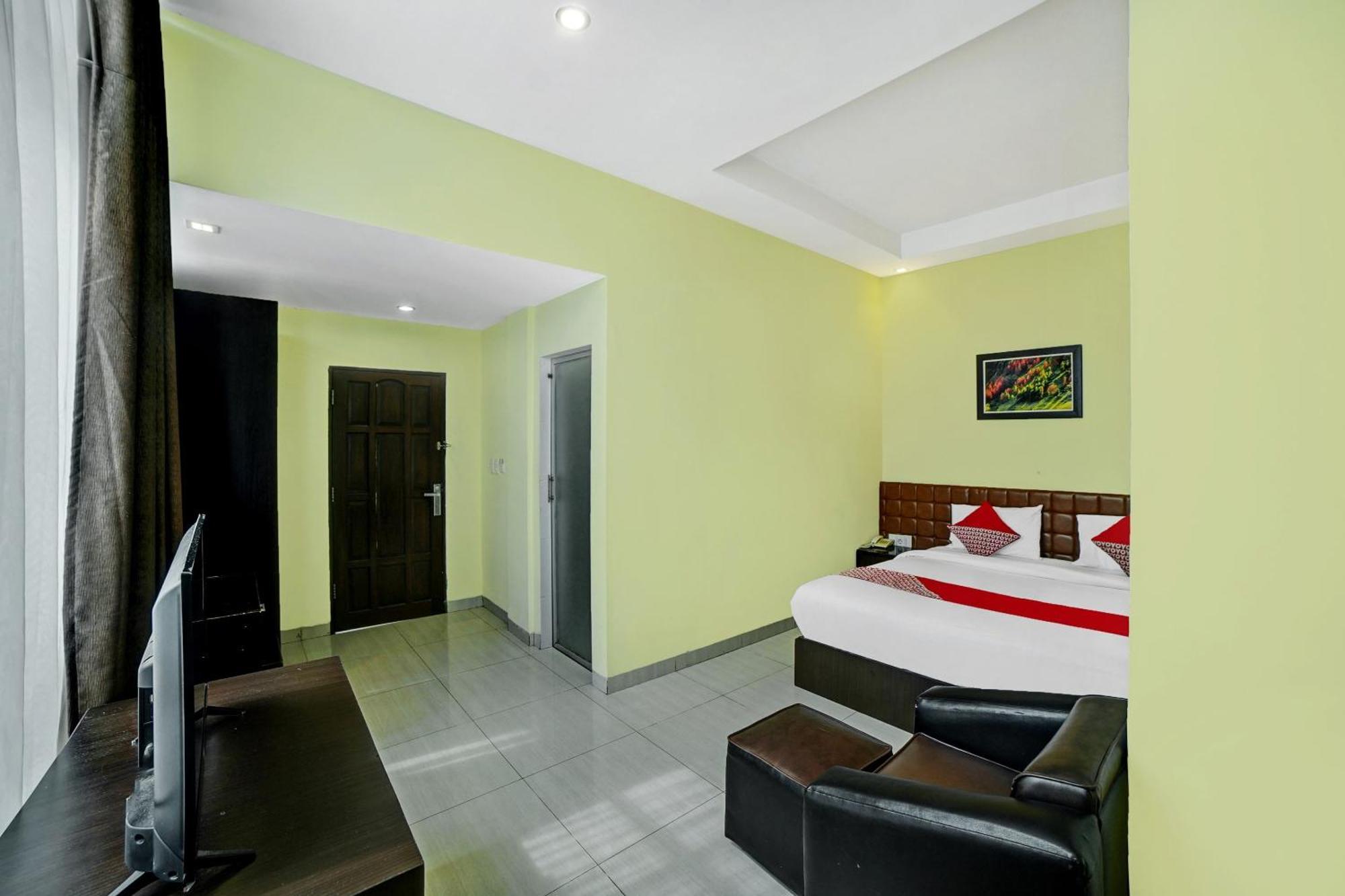 Hotel Super Oyo 90565 Wesly House Medan Exterior foto